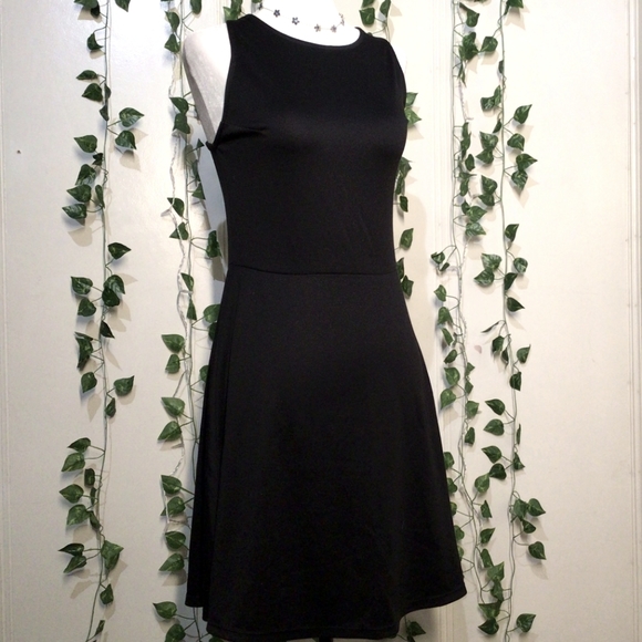 H&M Dresses & Skirts - Little Black Dress w/ V-cut Back (H&M US10)